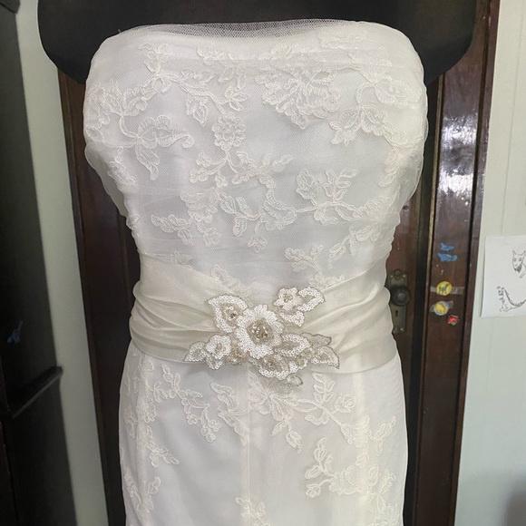 Beautiful by Enzoani Wedding Gown Size 24 NWOT - Picture 2 of 14